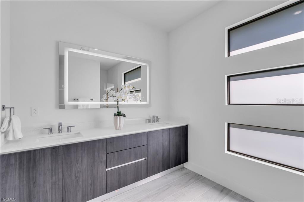 9402 ARRID CIR, PORT CHARLOTTE, FL, 33981