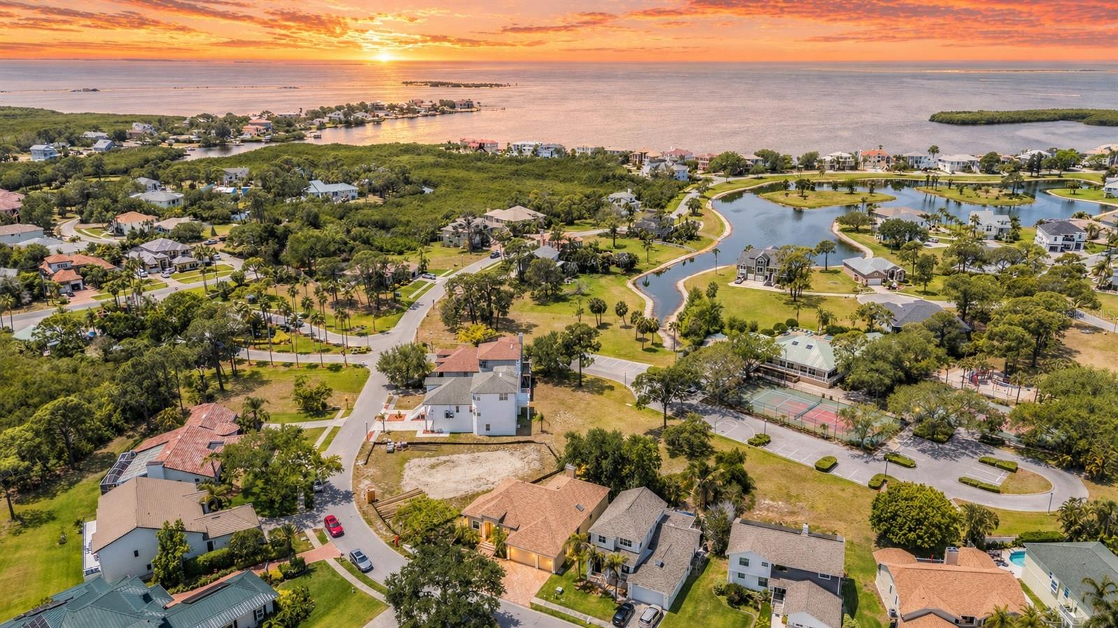 2008 N POINTE ALEXIS DR, TARPON SPRINGS, FL, 34689