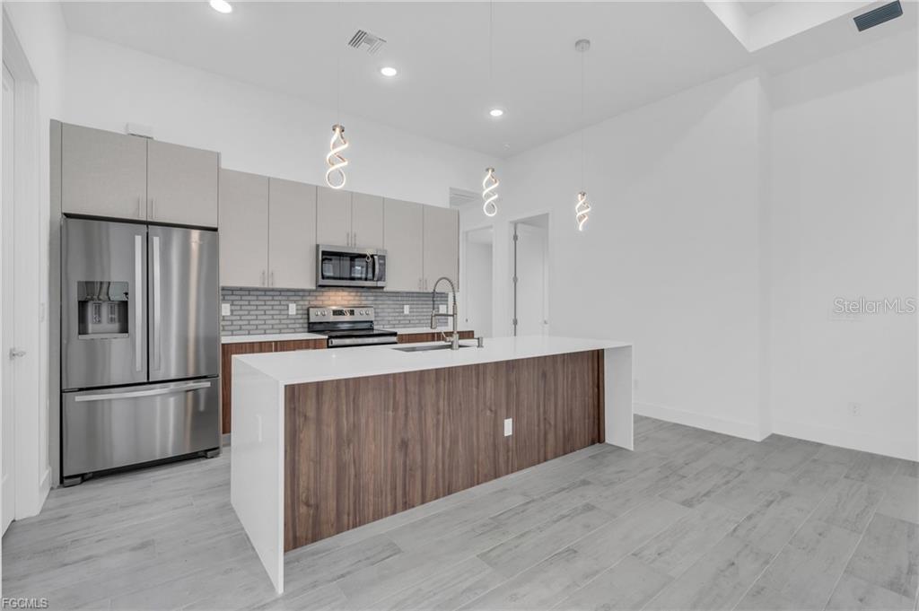 15401 AQUA CIR, PORT CHARLOTTE, FL, 33981