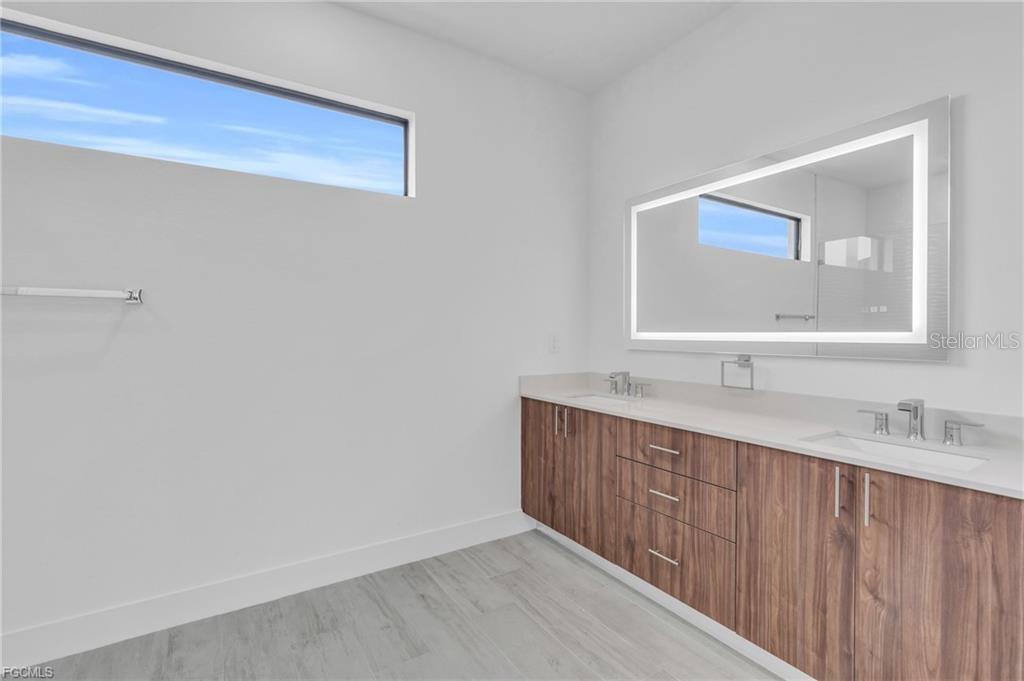 15401 AQUA CIR, PORT CHARLOTTE, FL, 33981