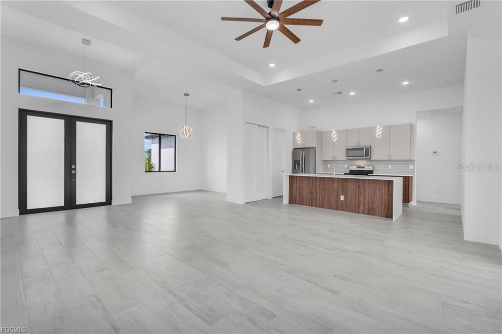 15401 AQUA CIR, PORT CHARLOTTE, FL, 33981