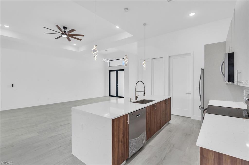 15401 AQUA CIR, PORT CHARLOTTE, FL, 33981