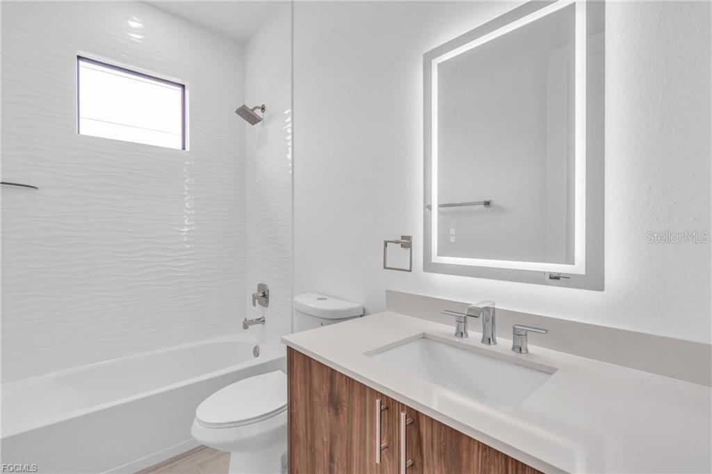 15401 AQUA CIR, PORT CHARLOTTE, FL, 33981