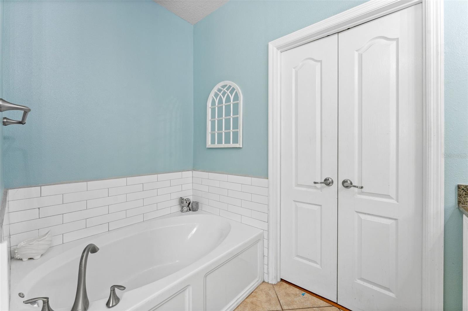 2916 WINGLEWOOD CIR, LUTZ, FL, 33558