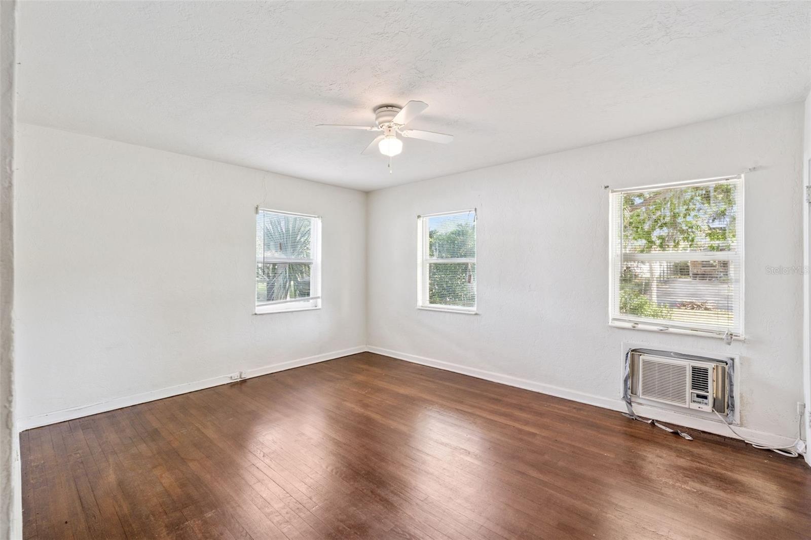 2015 BUCKMINSTER CIR, ORLANDO, FL, 32803