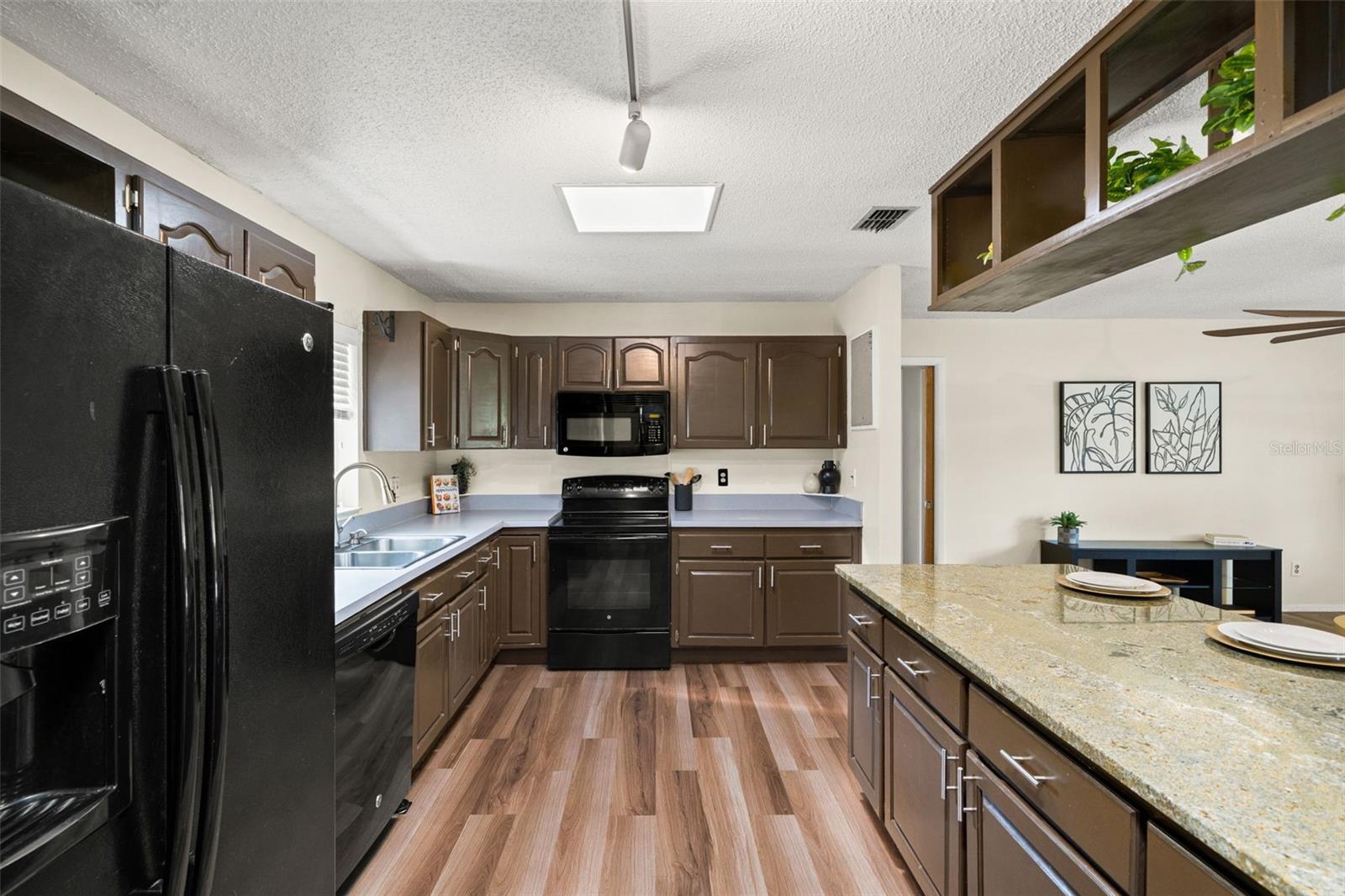 2111 HINSON RD, DOVER, FL, 33527