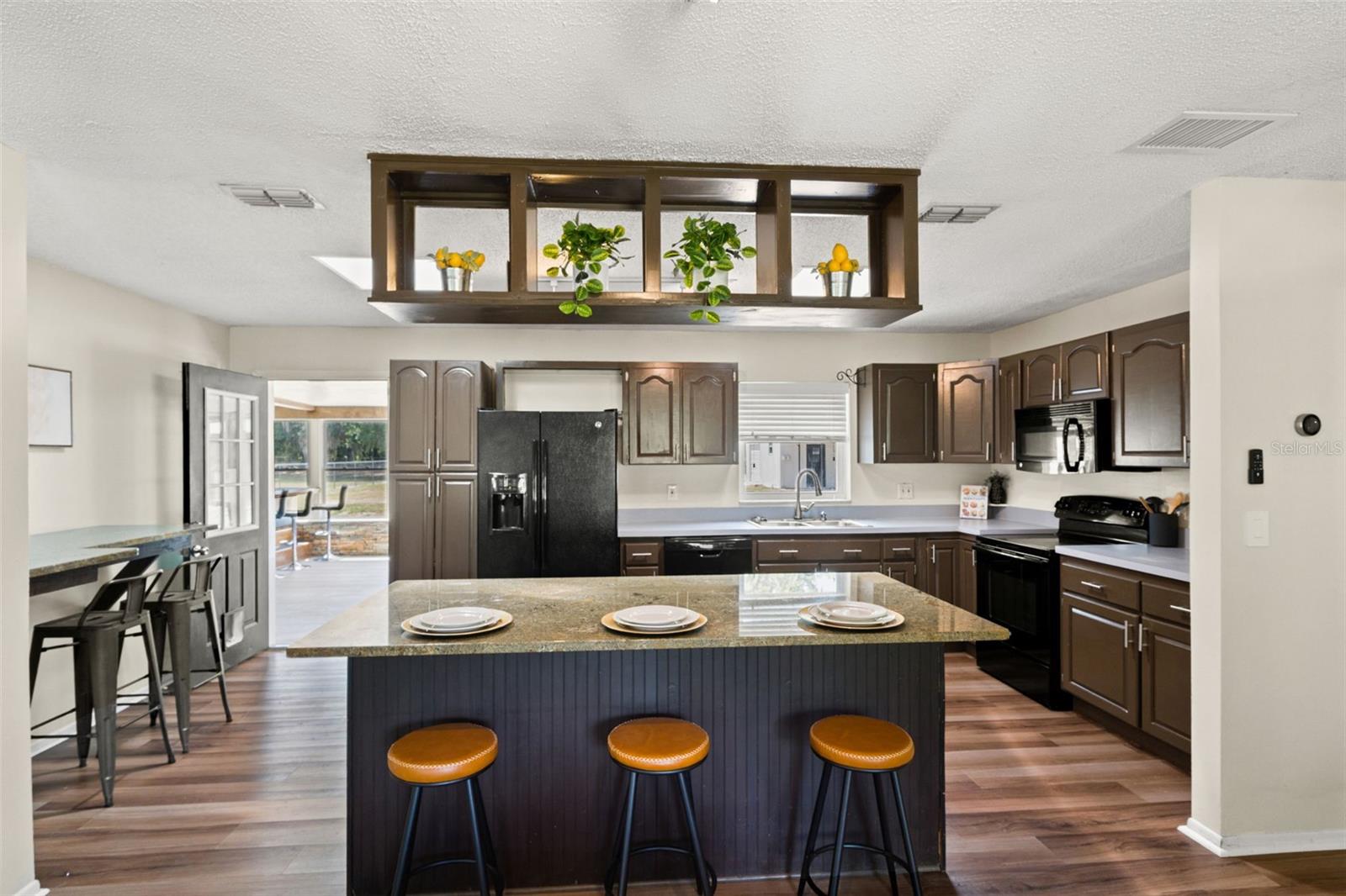 2111 HINSON RD, DOVER, FL, 33527