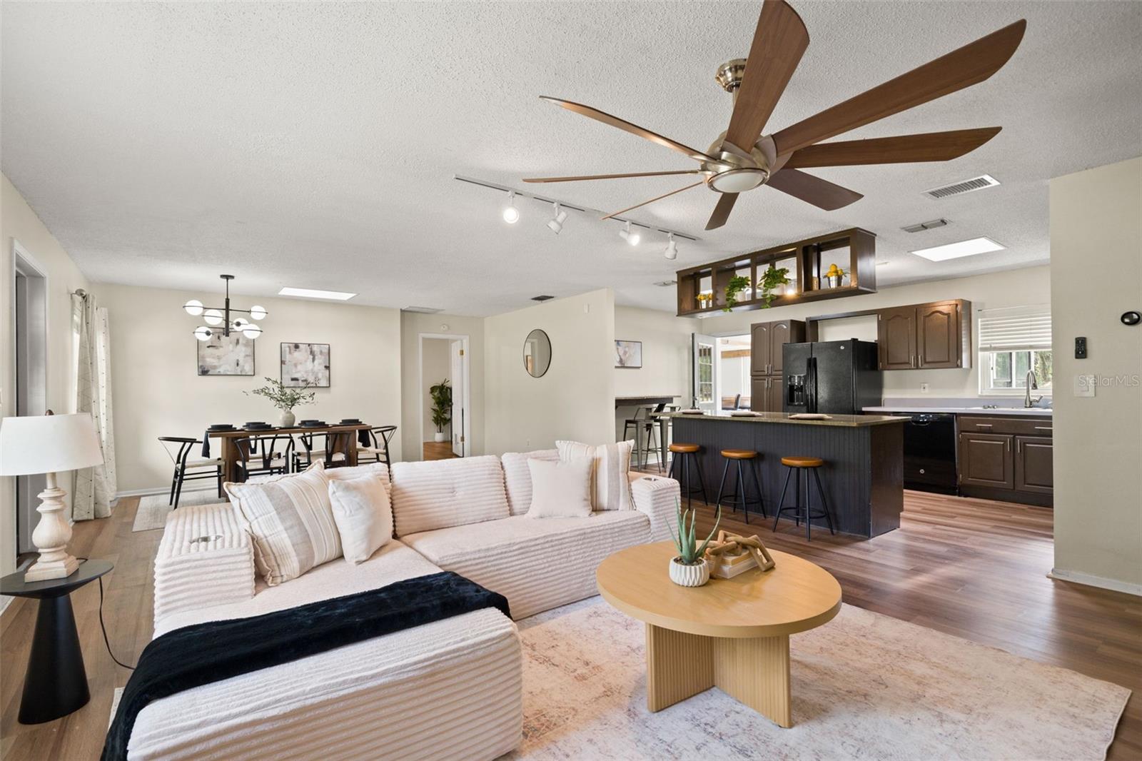 2111 HINSON RD, DOVER, FL, 33527