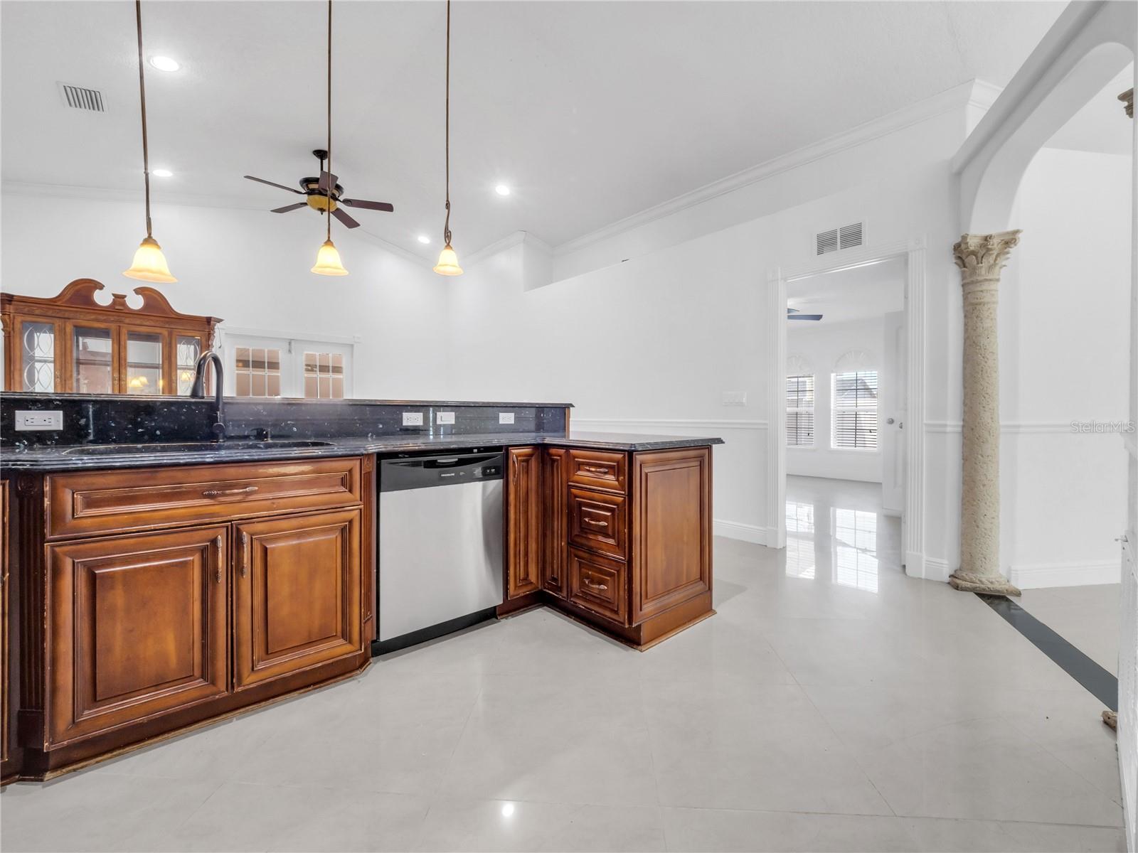 3122 W CREST AVE, TAMPA, FL, 33614