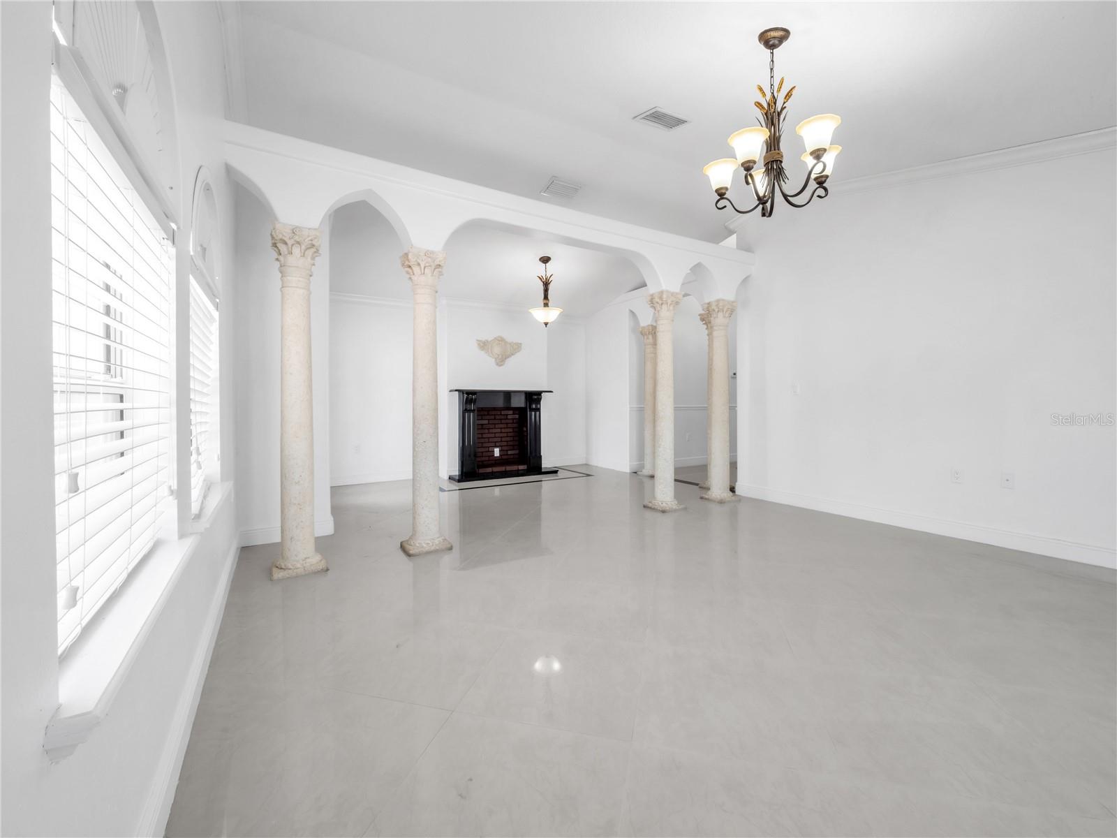 3122 W CREST AVE, TAMPA, FL, 33614