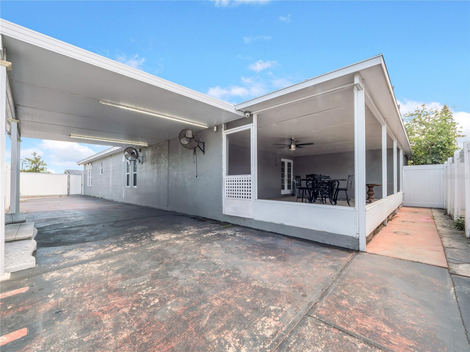 3122 W CREST AVE, TAMPA, FL, 33614