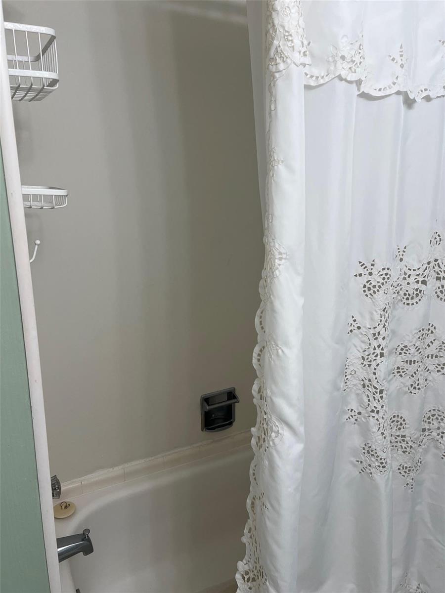 71 ROYAL PALM CIR, LARGO, FL, 33778