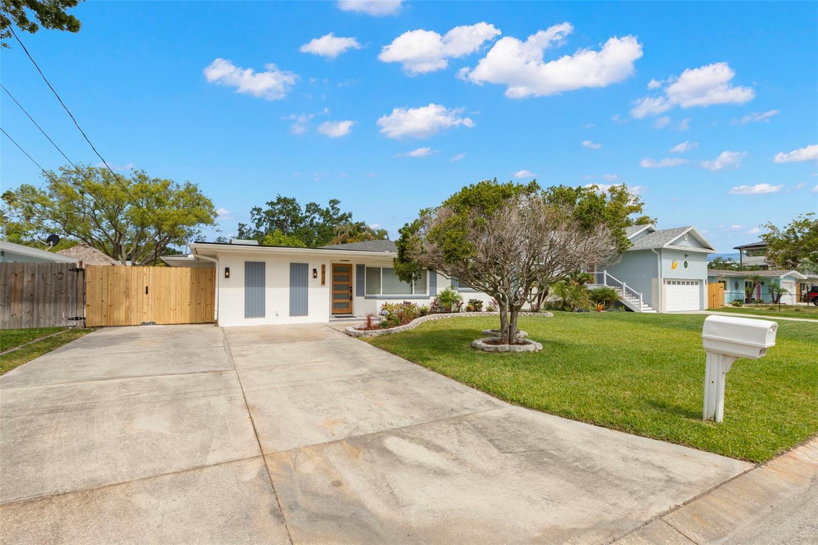 1824 DOUGLAS AVE, DUNEDIN, FL, 34698