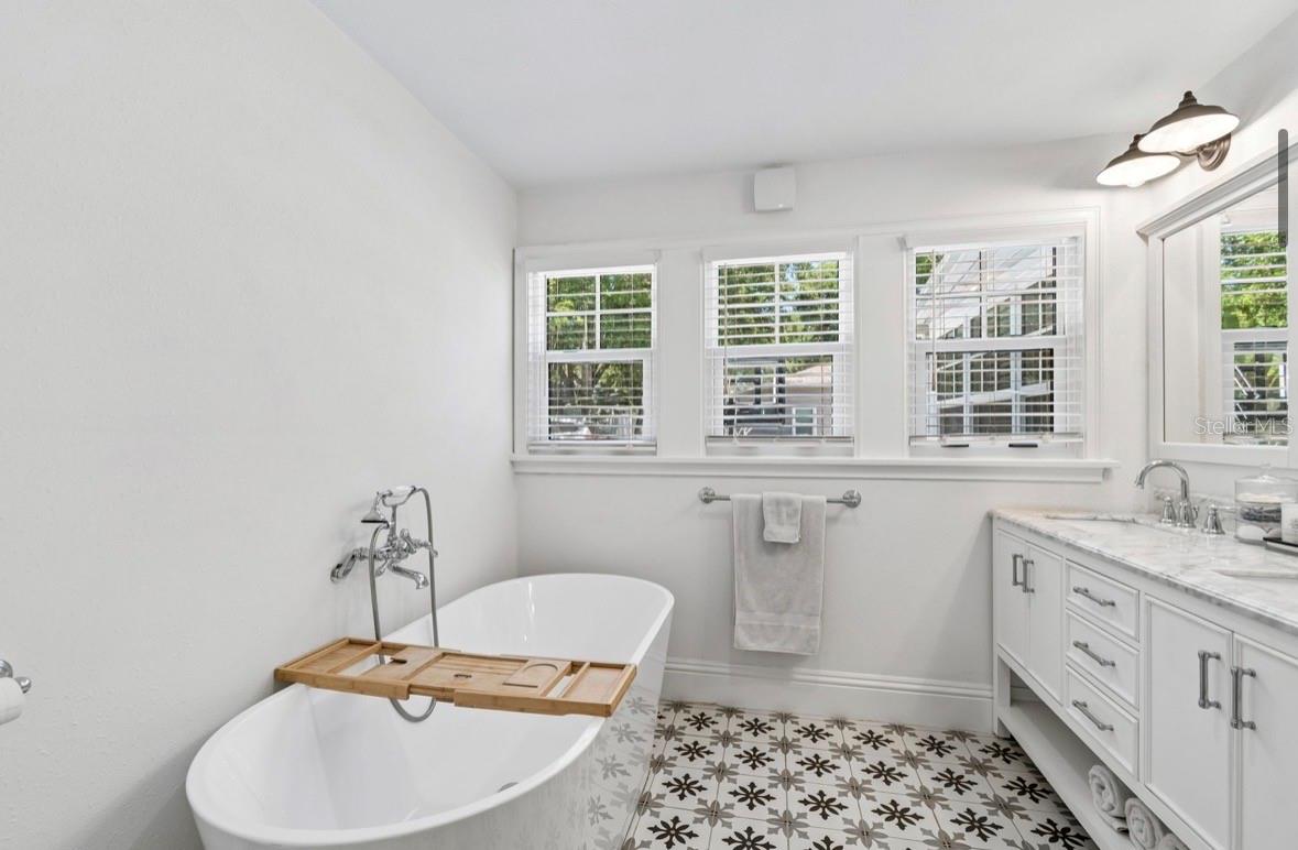 1820 1ST ST N, ST PETERSBURG, FL, 33704