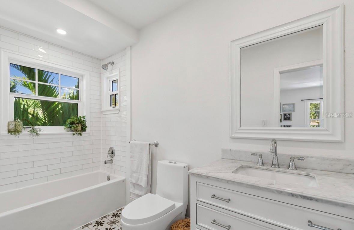 1820 1ST ST N, ST PETERSBURG, FL, 33704