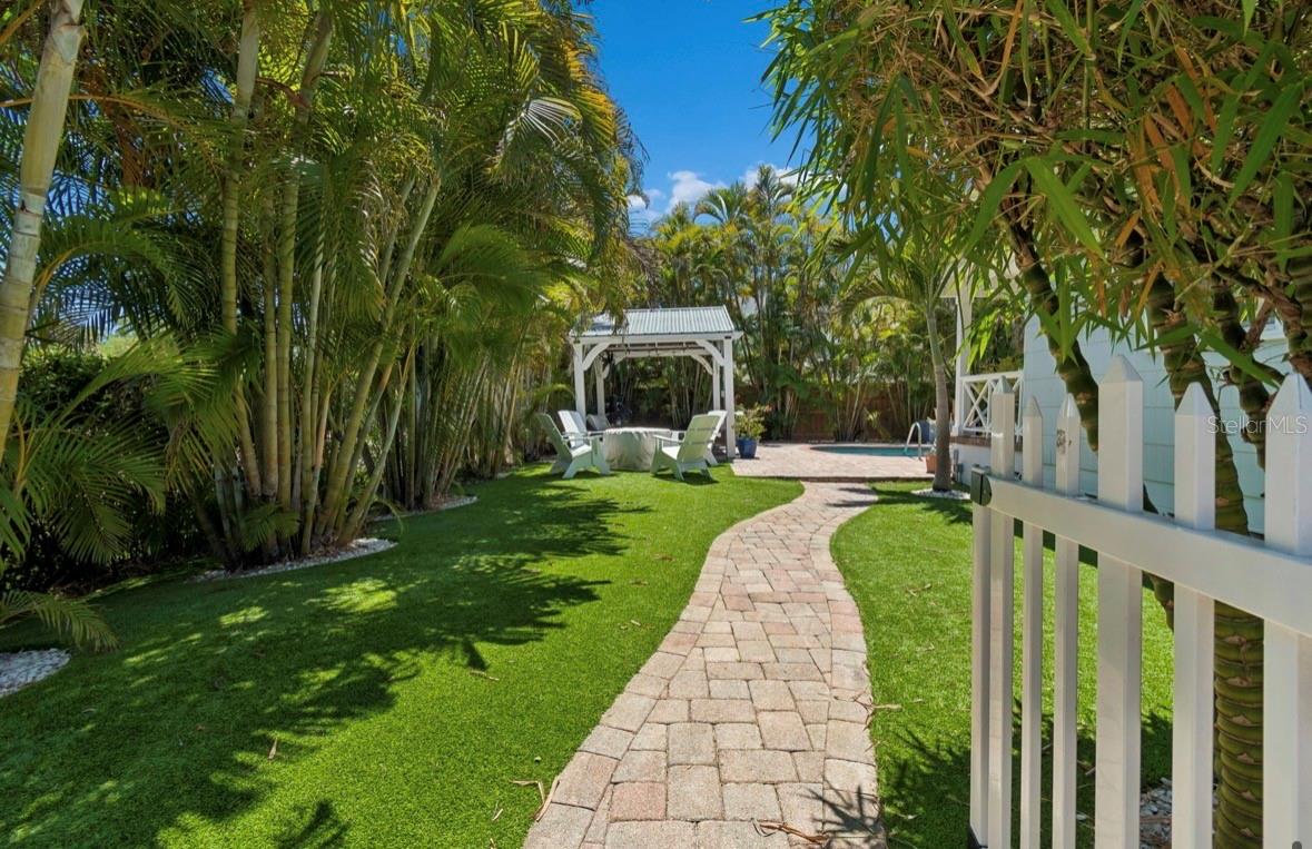 1820 1ST ST N, ST PETERSBURG, FL, 33704