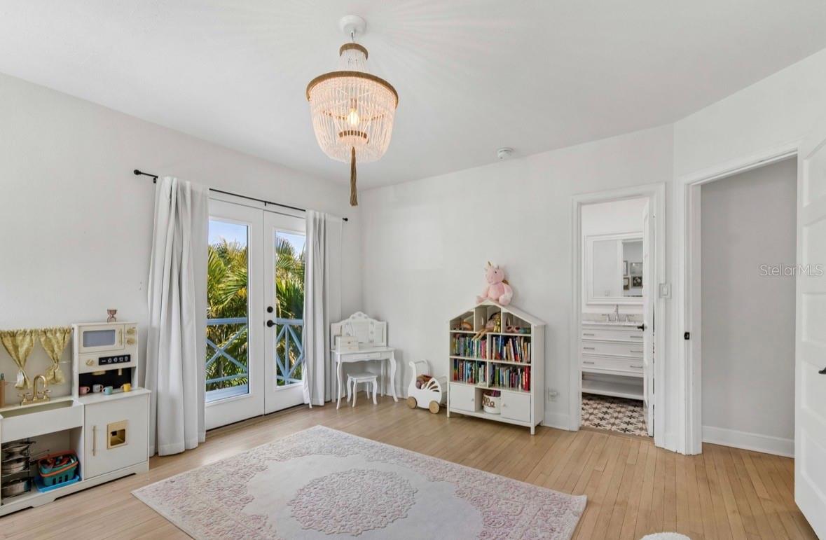 1820 1ST ST N, ST PETERSBURG, FL, 33704