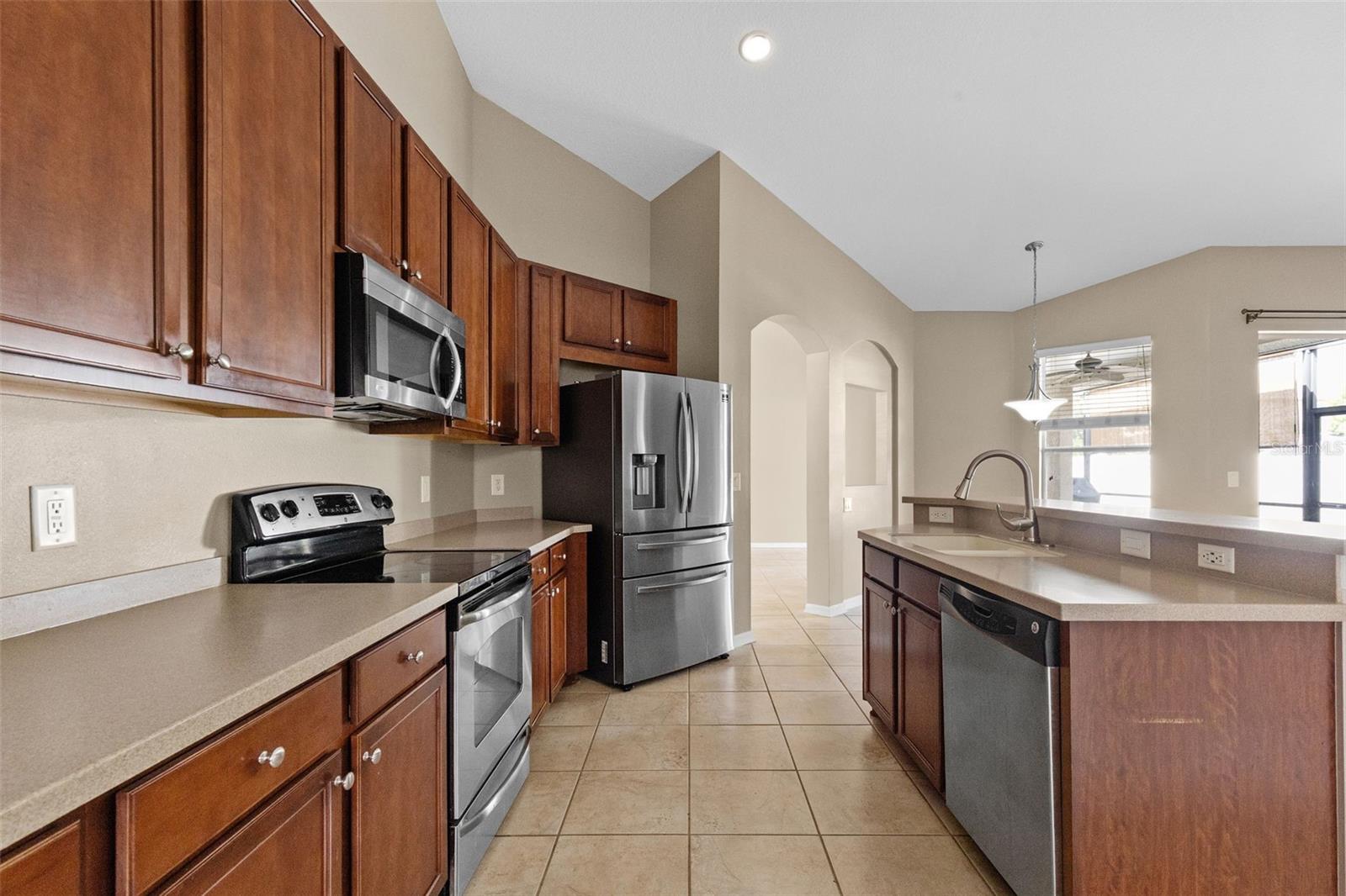 13655 ARTESA BELL DR, RIVERVIEW, FL, 33579