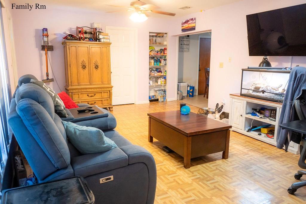 8204 TRAMMELL TRL, TAMPA, FL, 33619