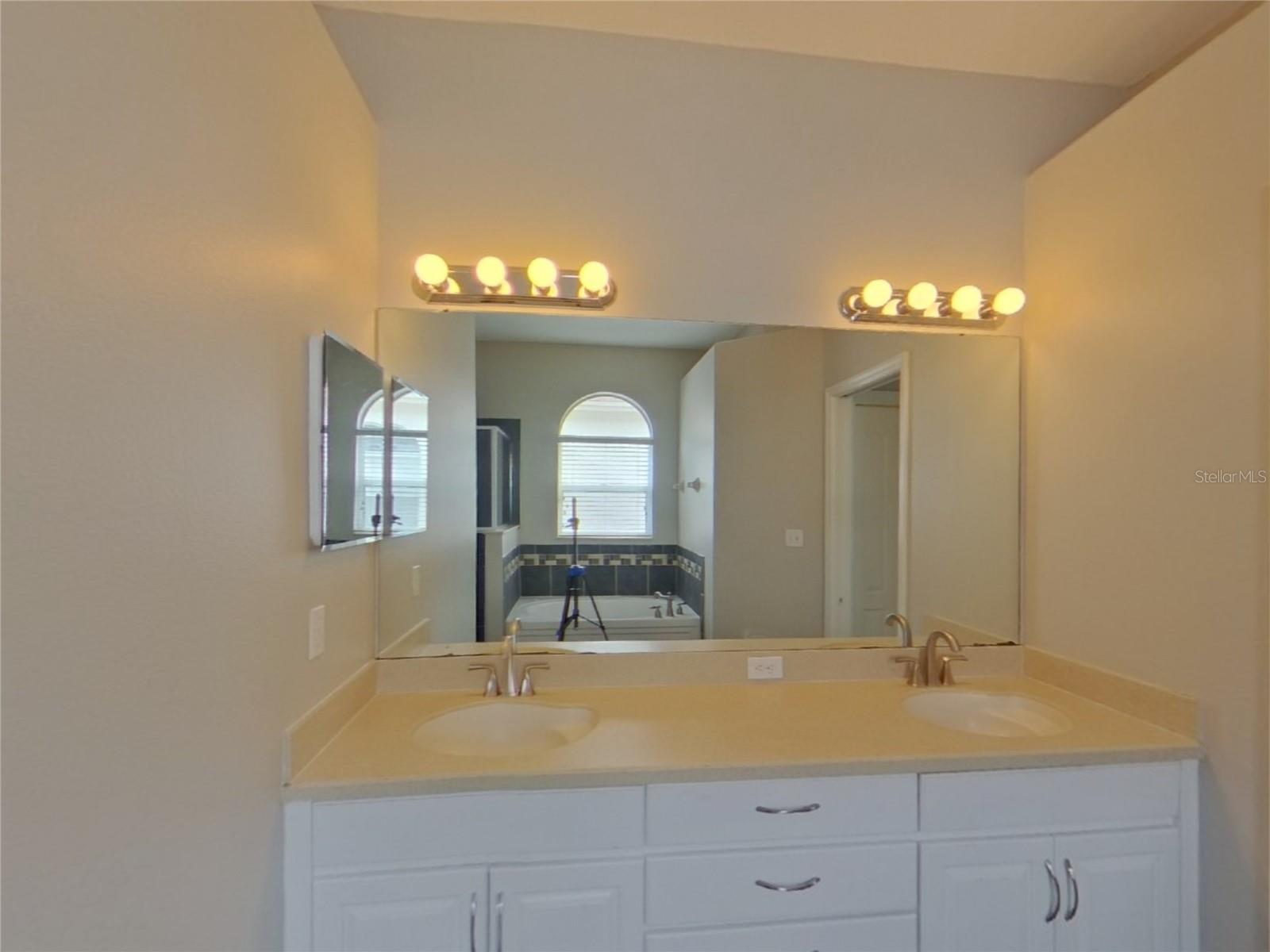 COVINA AT BAY PARK, RUSKIN, FL, 33570