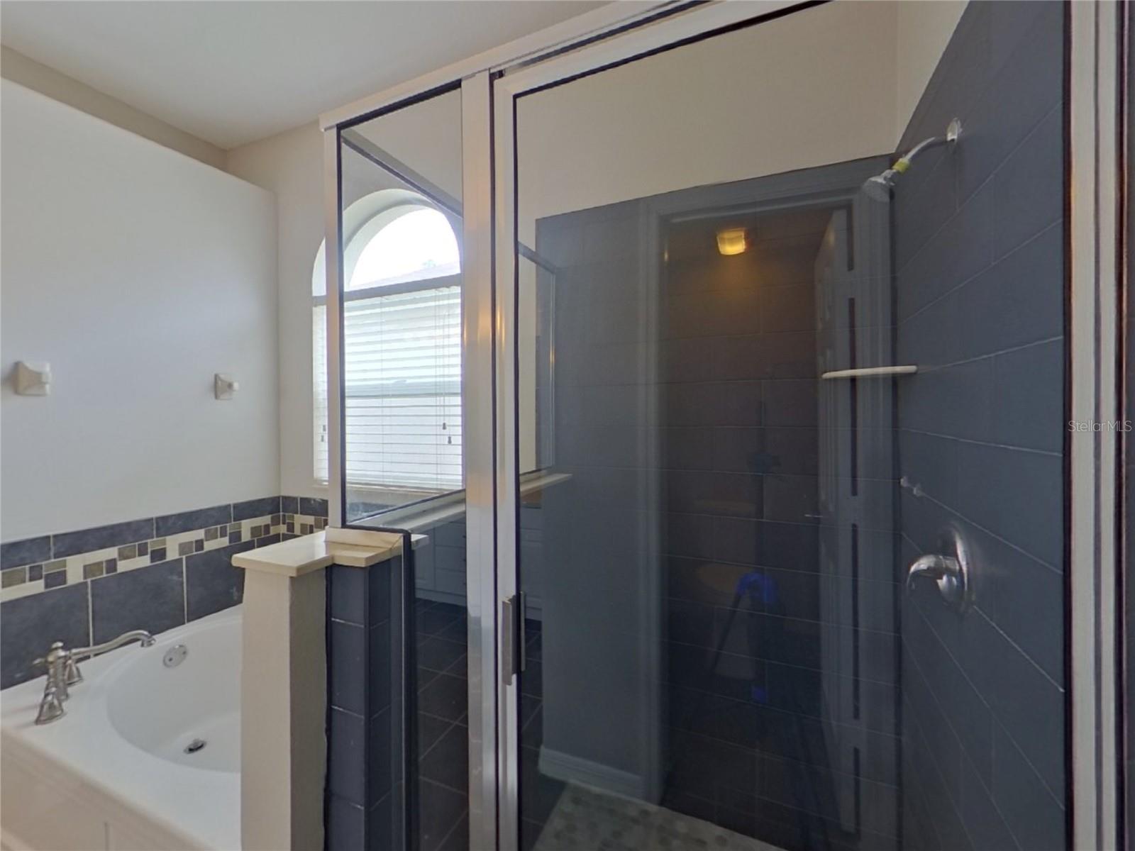 COVINA AT BAY PARK, RUSKIN, FL, 33570