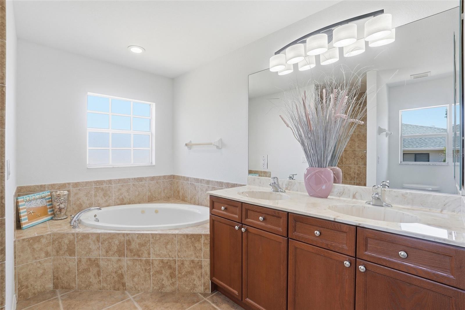 928 NW 5TH PL, CAPE CORAL, FL, 33993