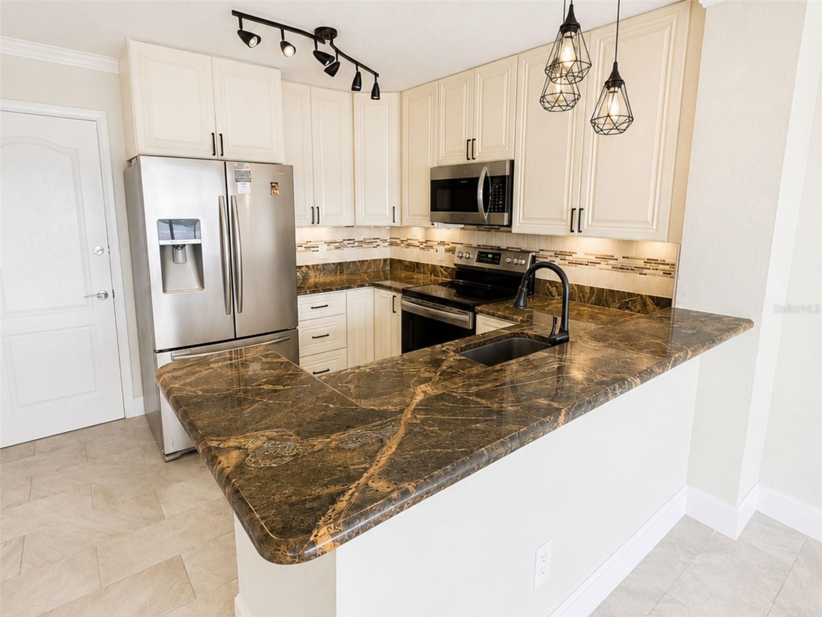 11848 BRANCH MOORING DR, TAMPA, FL, 33635