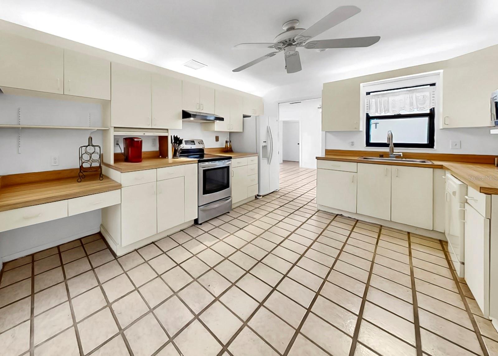 948 WINTER GARDEN DR, SARASOTA, FL, 34243