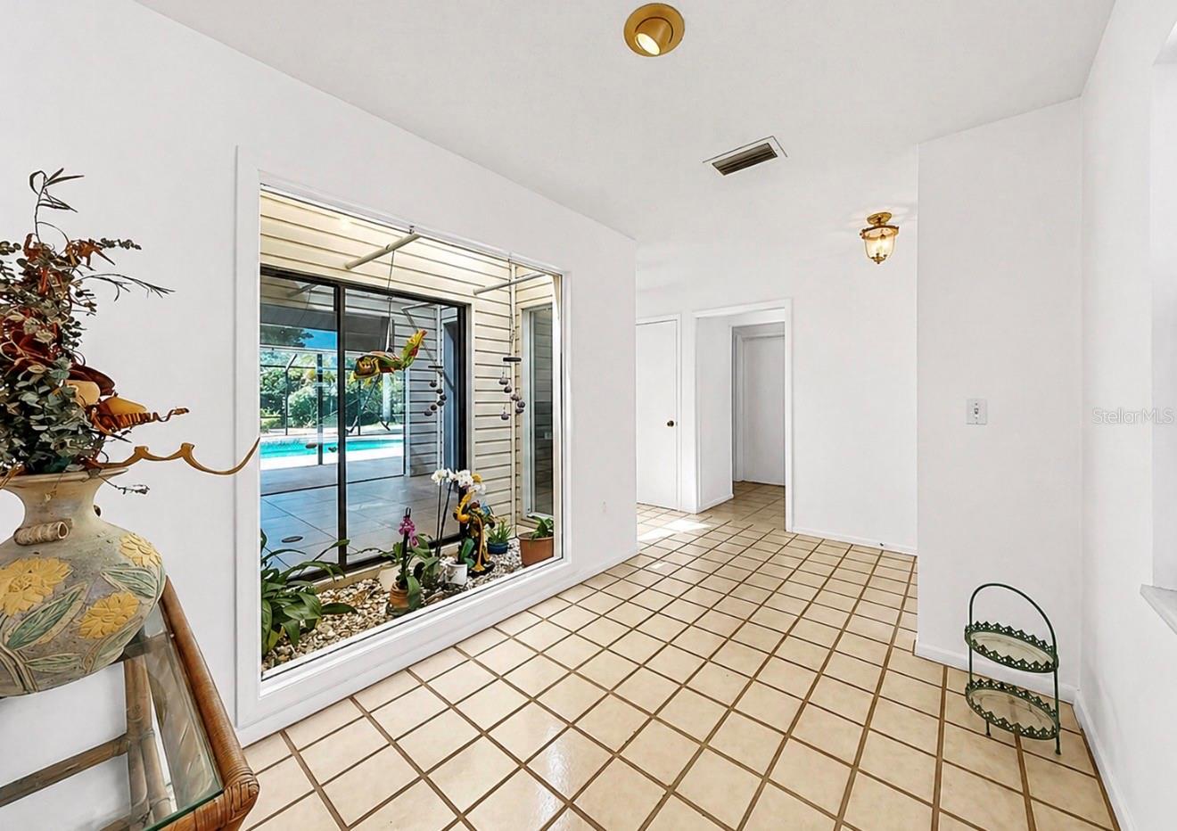 948 WINTER GARDEN DR, SARASOTA, FL, 34243