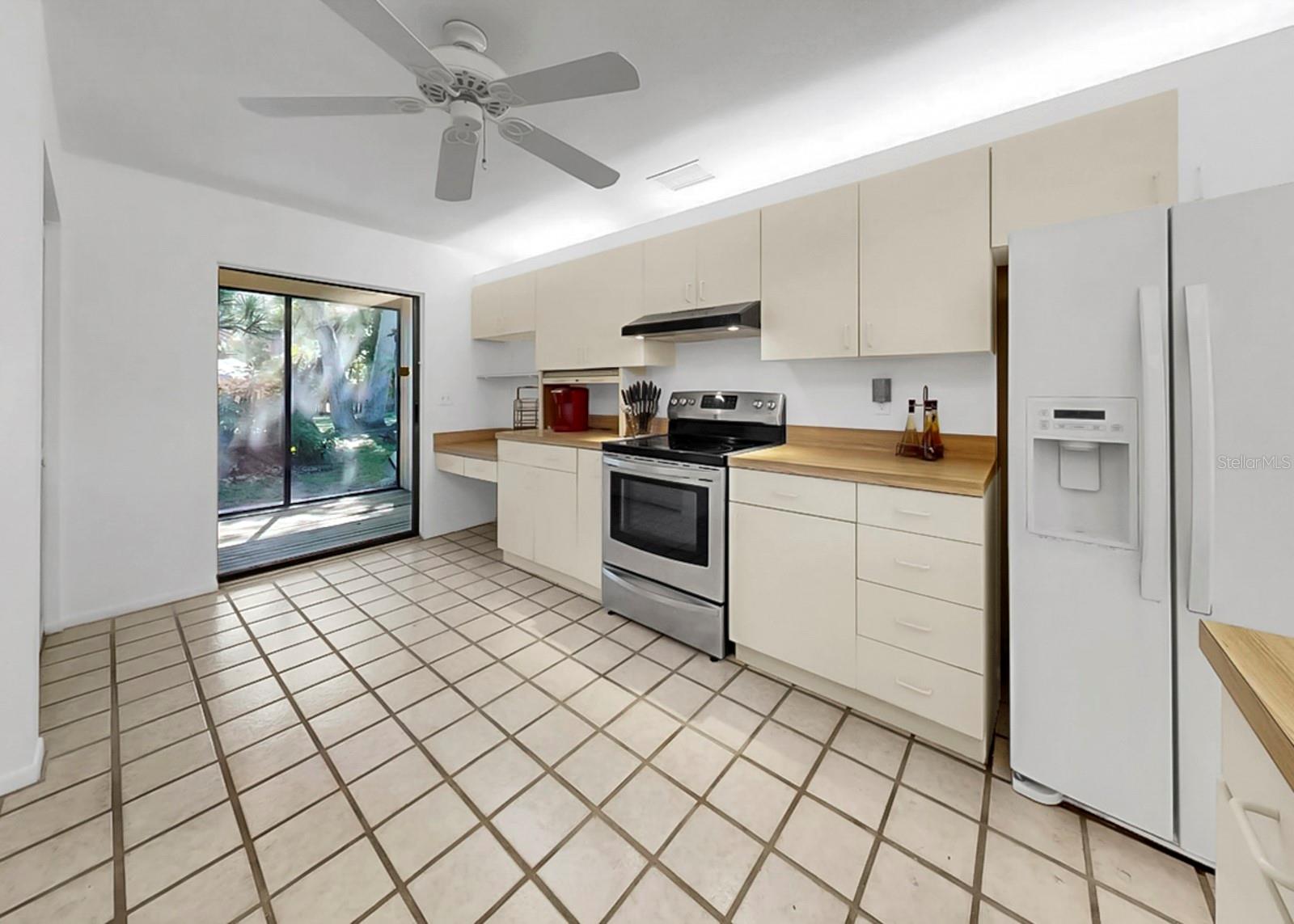 948 WINTER GARDEN DR, SARASOTA, FL, 34243