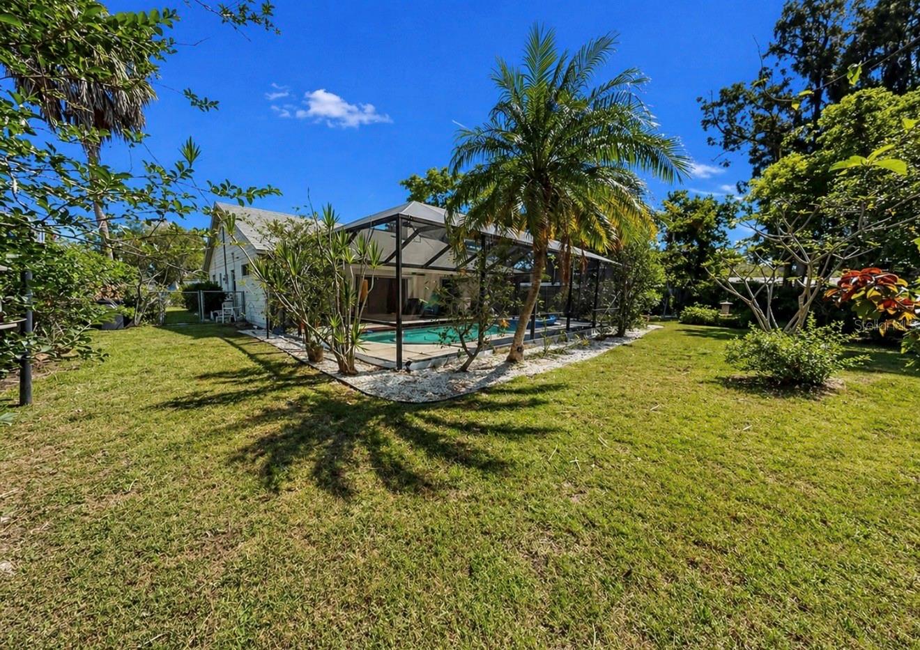 948 WINTER GARDEN DR, SARASOTA, FL, 34243