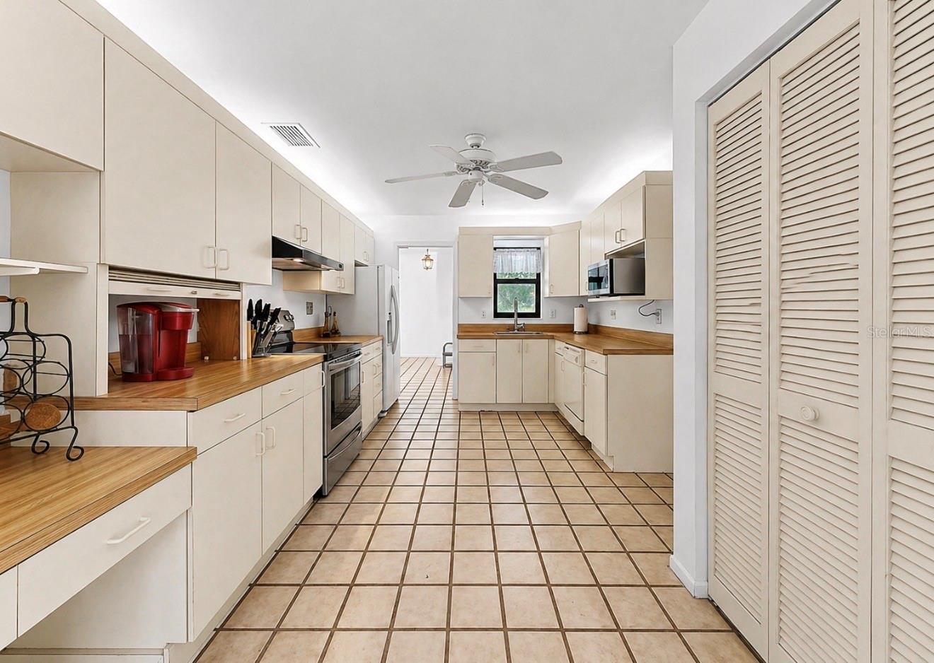 948 WINTER GARDEN DR, SARASOTA, FL, 34243