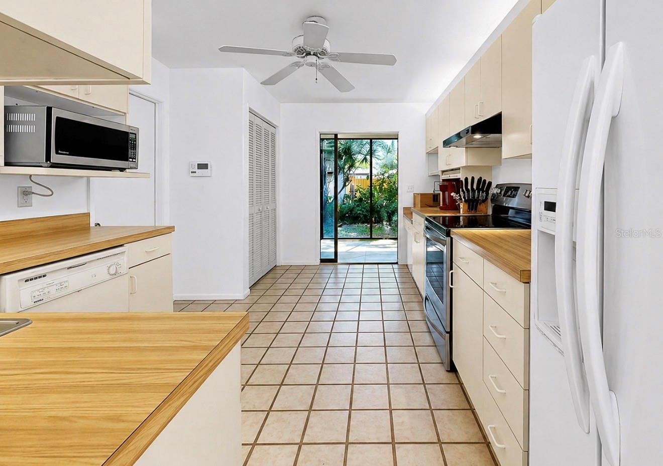 948 WINTER GARDEN DR, SARASOTA, FL, 34243