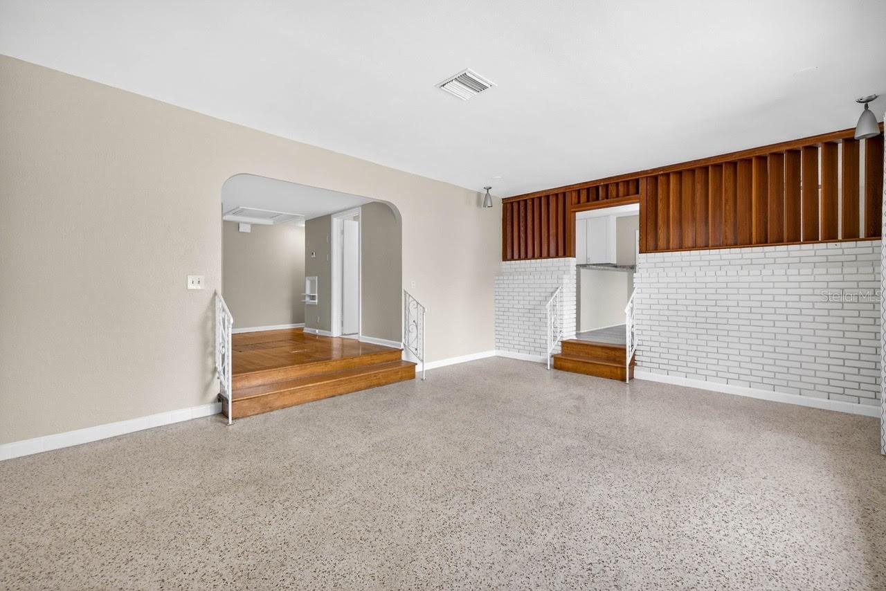 1310 W WOODLAWN AVE, TAMPA, FL, 33603
