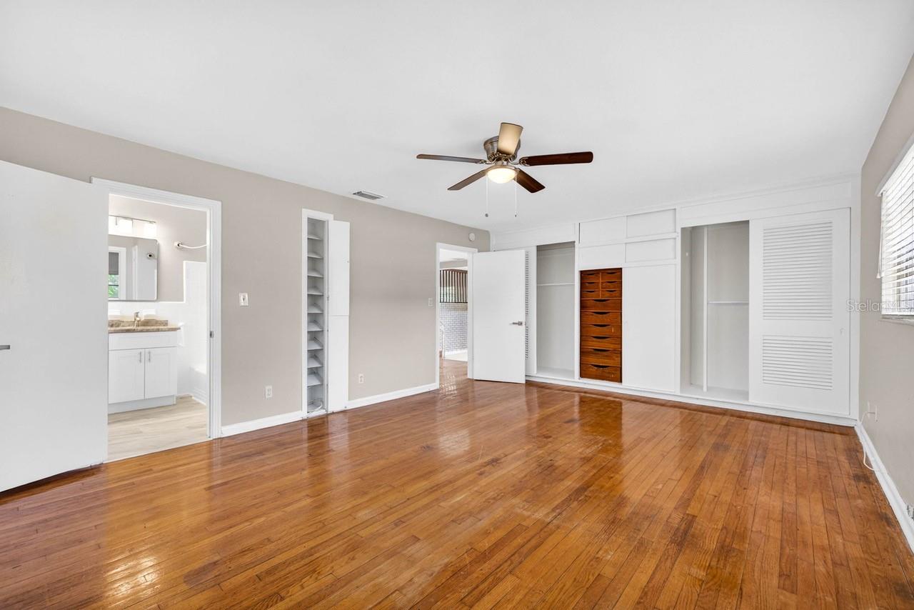 1310 W WOODLAWN AVE, TAMPA, FL, 33603