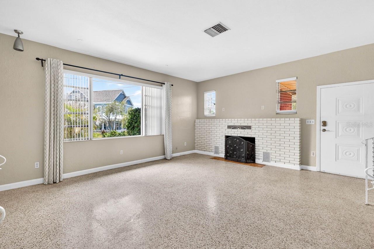 1310 W WOODLAWN AVE, TAMPA, FL, 33603
