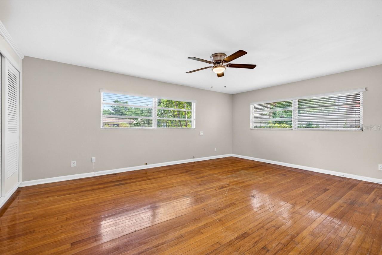 1310 W WOODLAWN AVE, TAMPA, FL, 33603