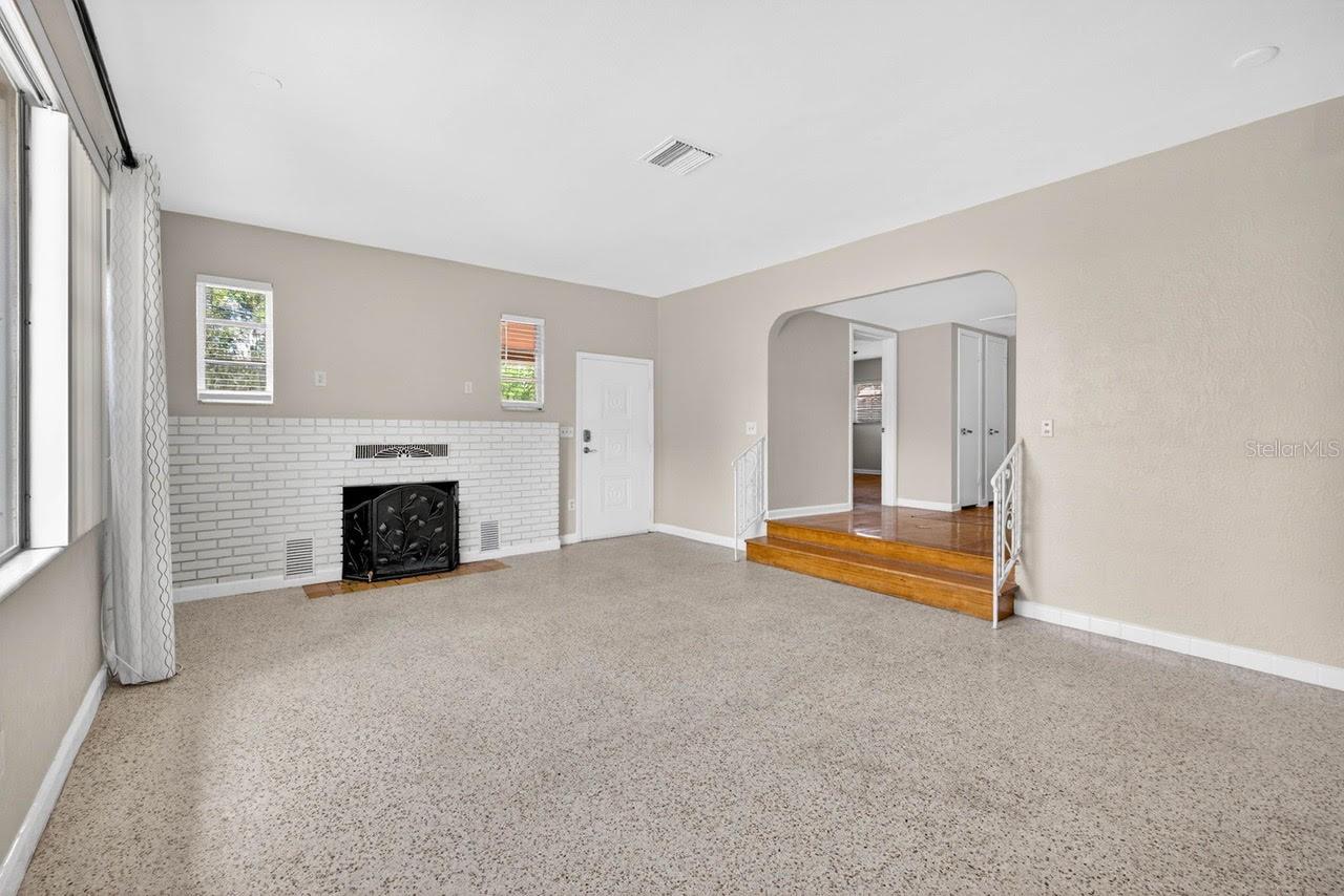 1310 W WOODLAWN AVE, TAMPA, FL, 33603