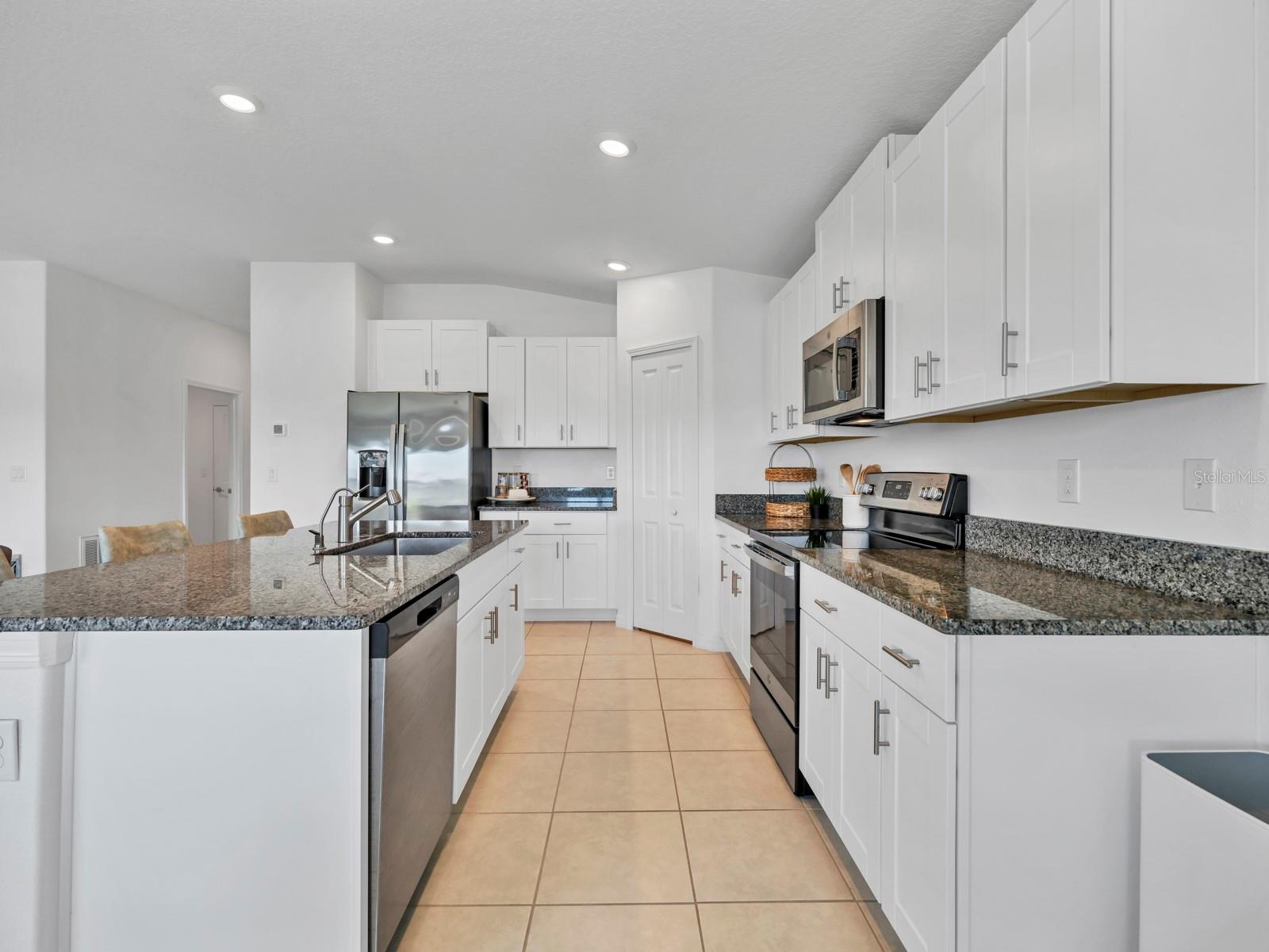13265 GREAT PLAINS DR, RIVERVIEW, FL, 33579
