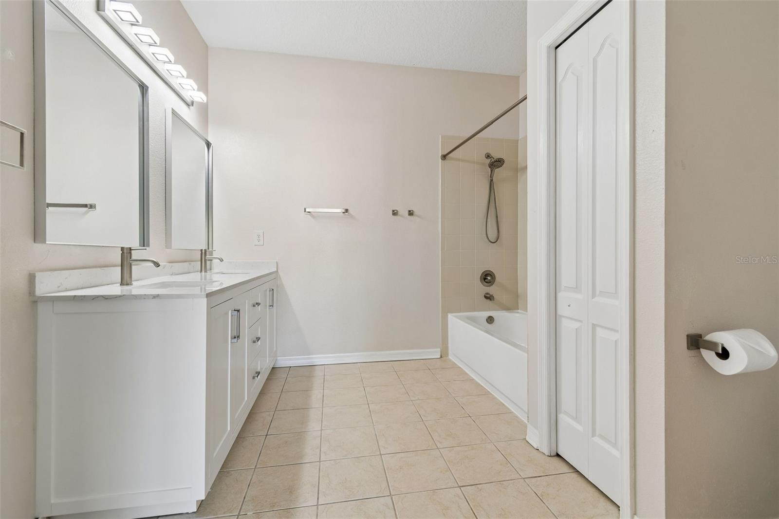 3566 HIGH HAMPTON CIR, TAMPA, FL, 33610