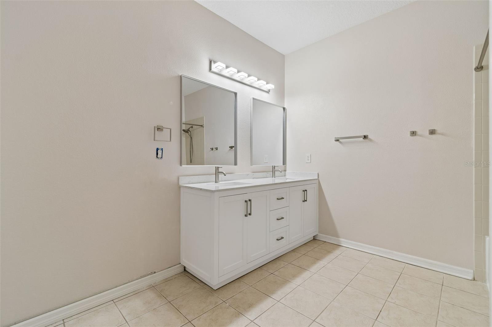 3566 HIGH HAMPTON CIR, TAMPA, FL, 33610