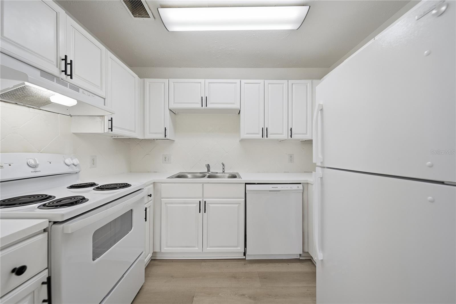 13690 ORANGE SUNSET DR #202, TAMPA, FL, 33618