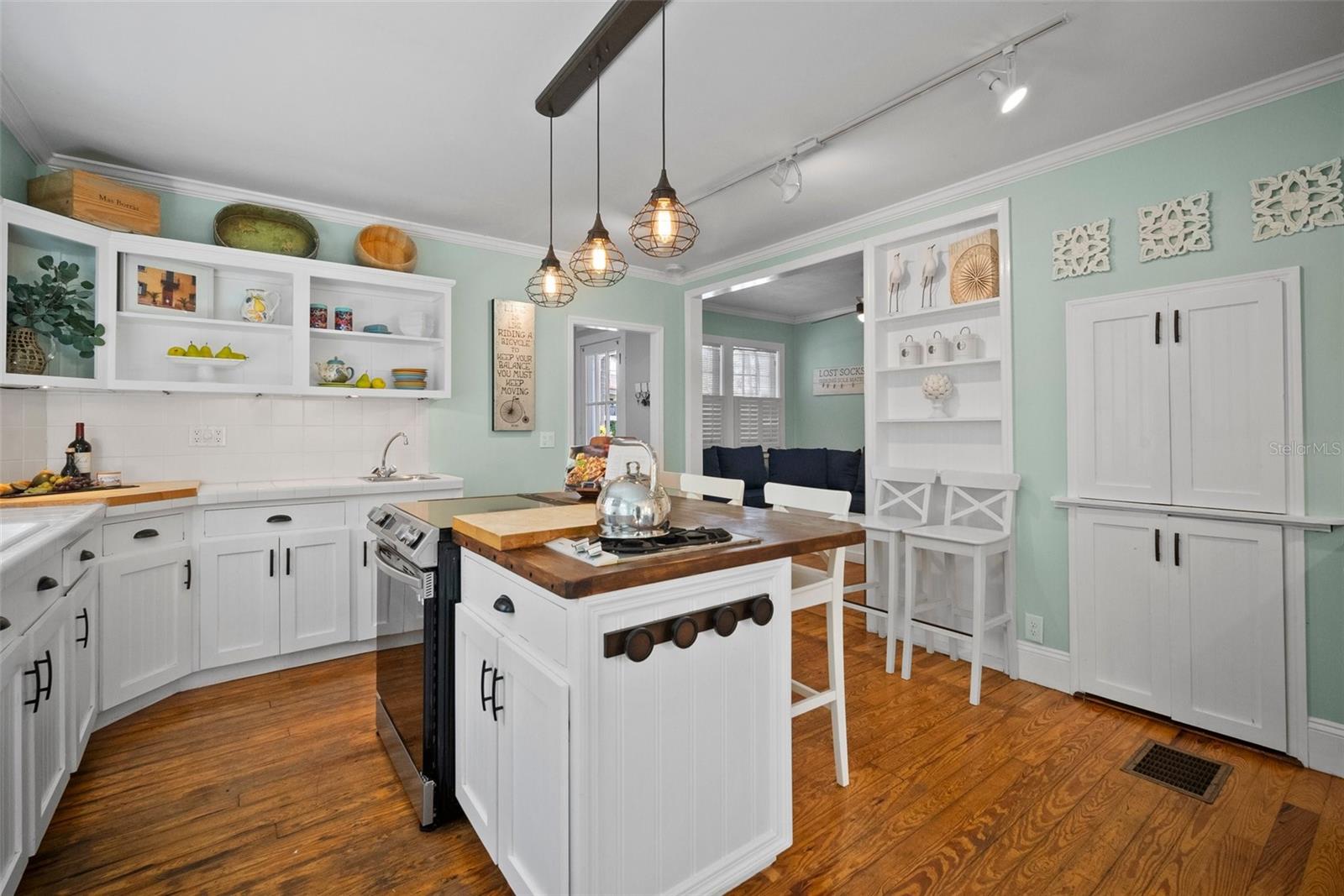 813 HUDSON AVE, SARASOTA, FL, 34236