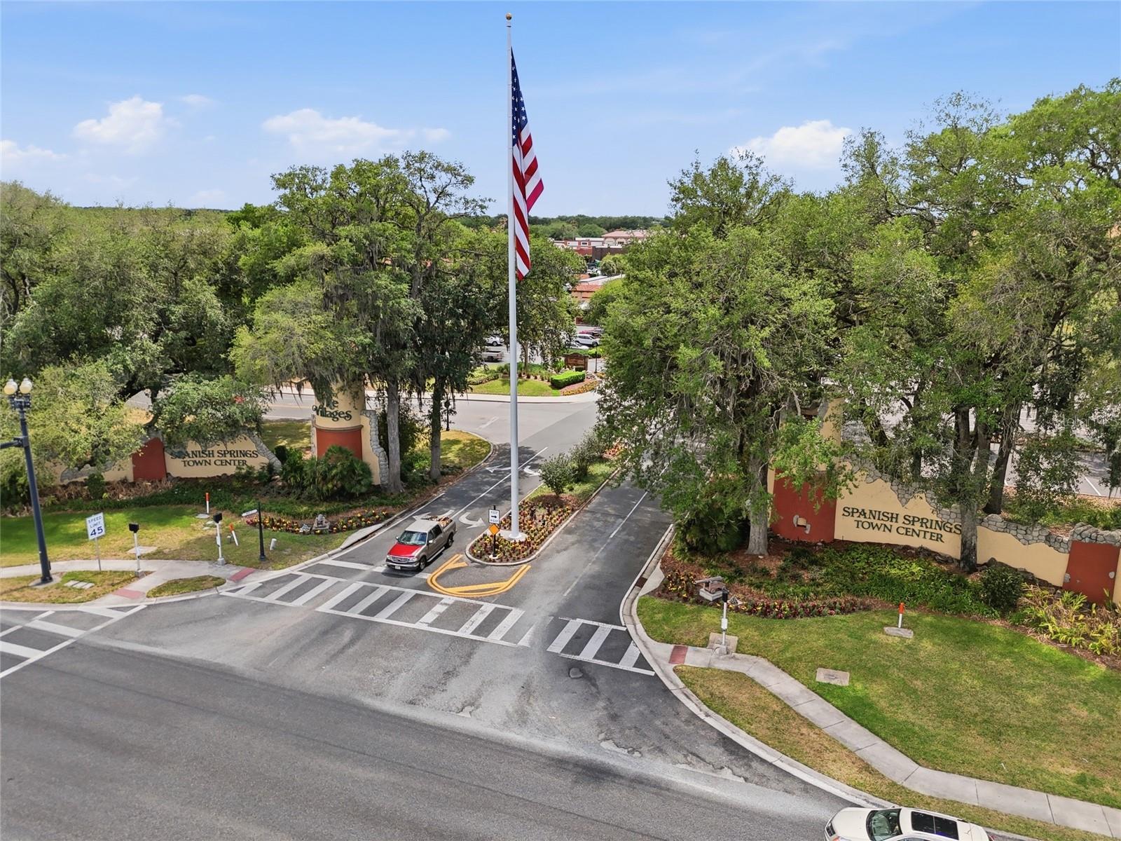 306 STONEPOINT LN, LADY LAKE, FL, 32159
