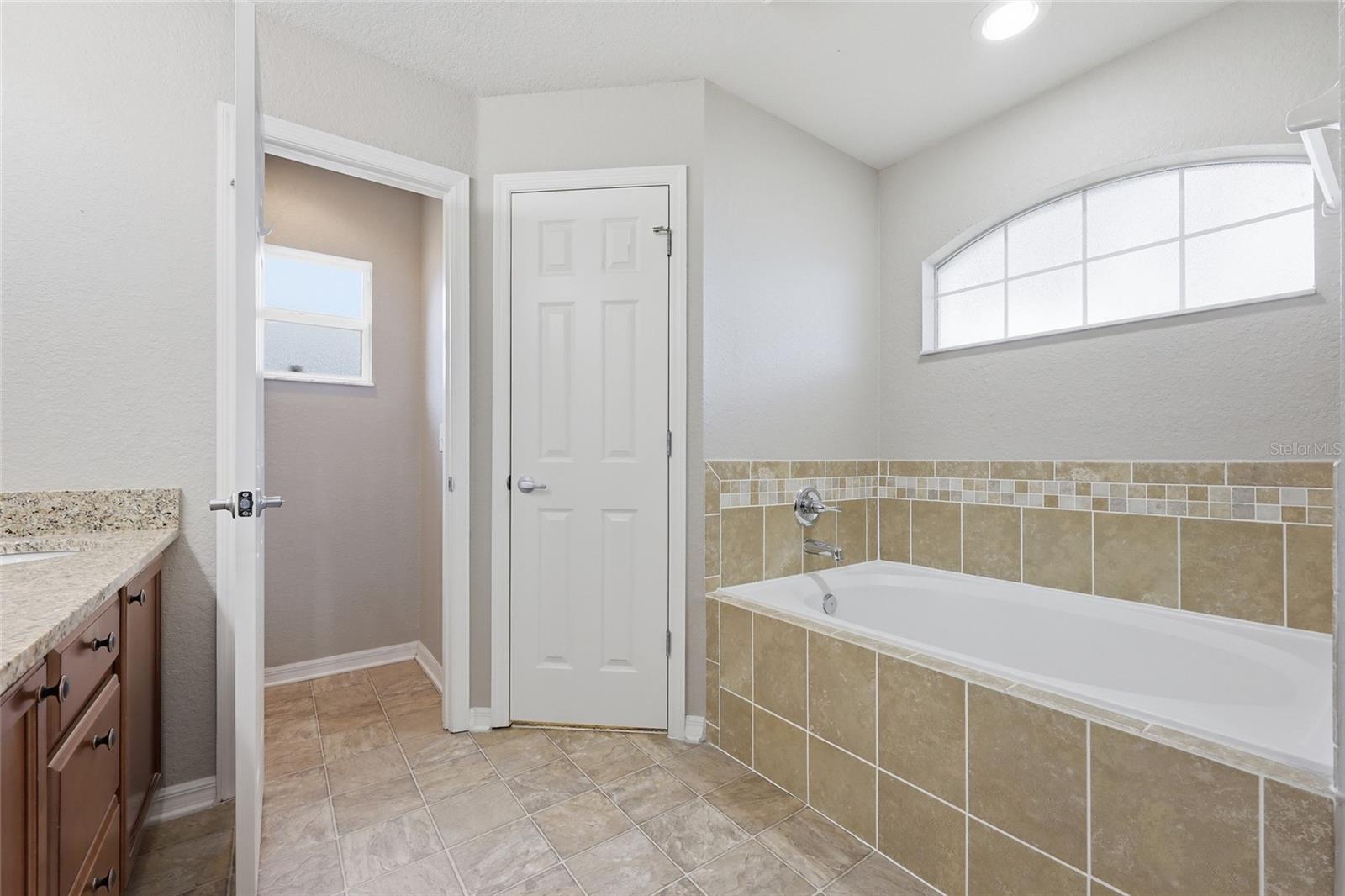 306 STONEPOINT LN, LADY LAKE, FL, 32159