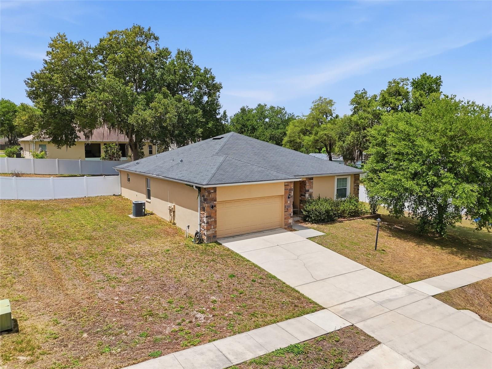 306 STONEPOINT LN, LADY LAKE, FL, 32159