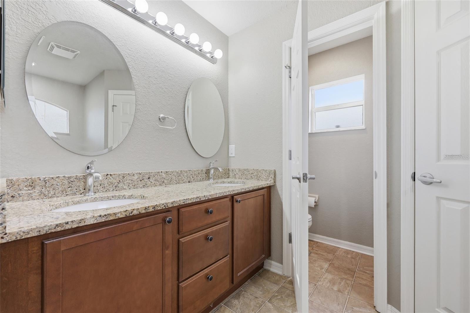 306 STONEPOINT LN, LADY LAKE, FL, 32159