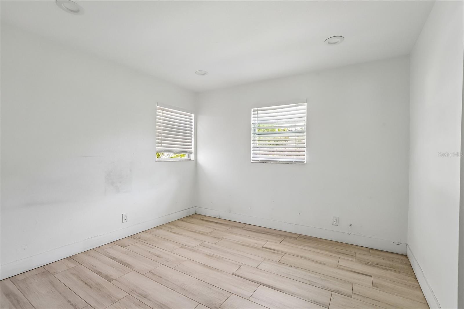 1524 CONNECTICUT AVE NE, ST PETERSBURG, FL, 33703