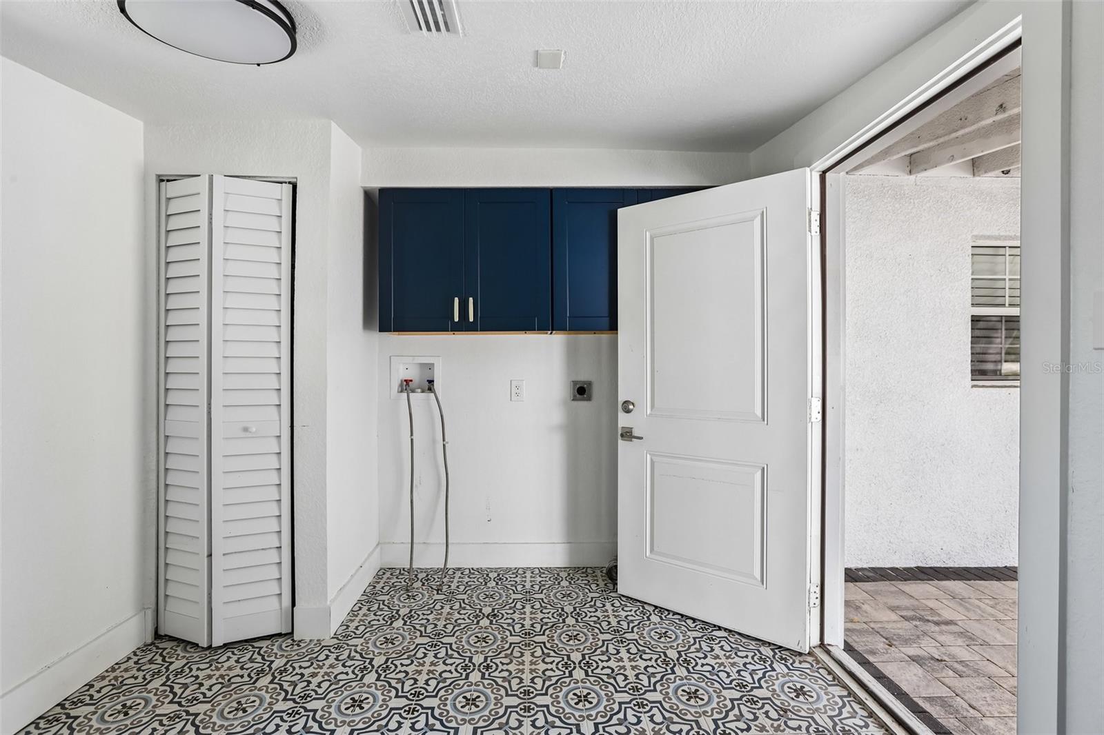 1524 CONNECTICUT AVE NE, ST PETERSBURG, FL, 33703