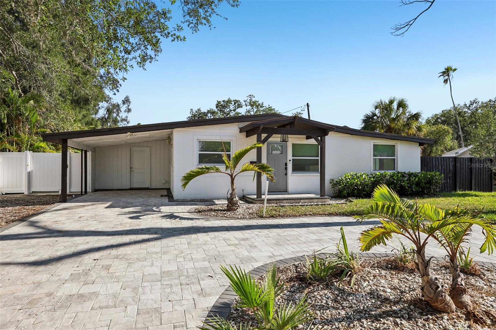 1524 CONNECTICUT AVE NE, ST PETERSBURG, FL, 33703
